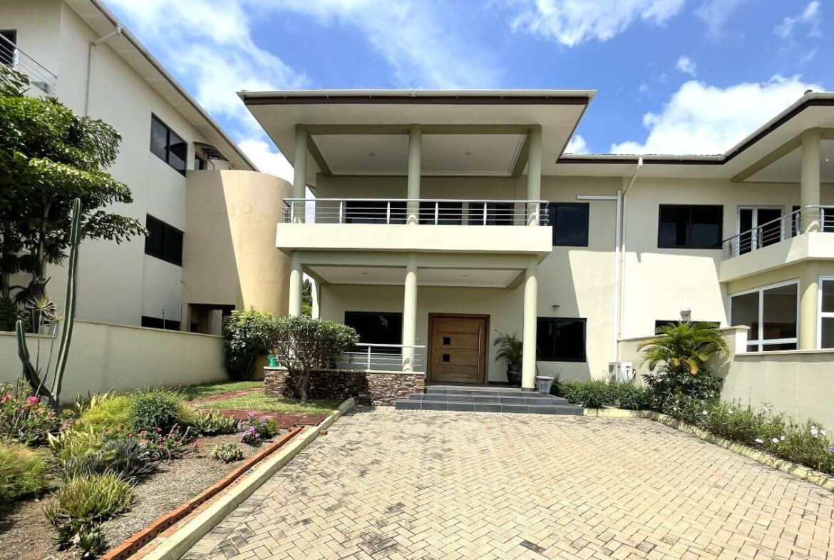 4-bedroom-town-house-at-cantonments-for-rent